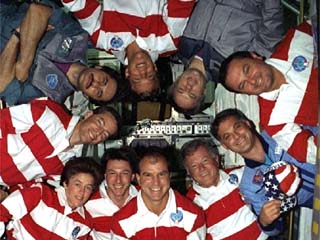 STS-86 and Mir-24 in-flight crew portrait 